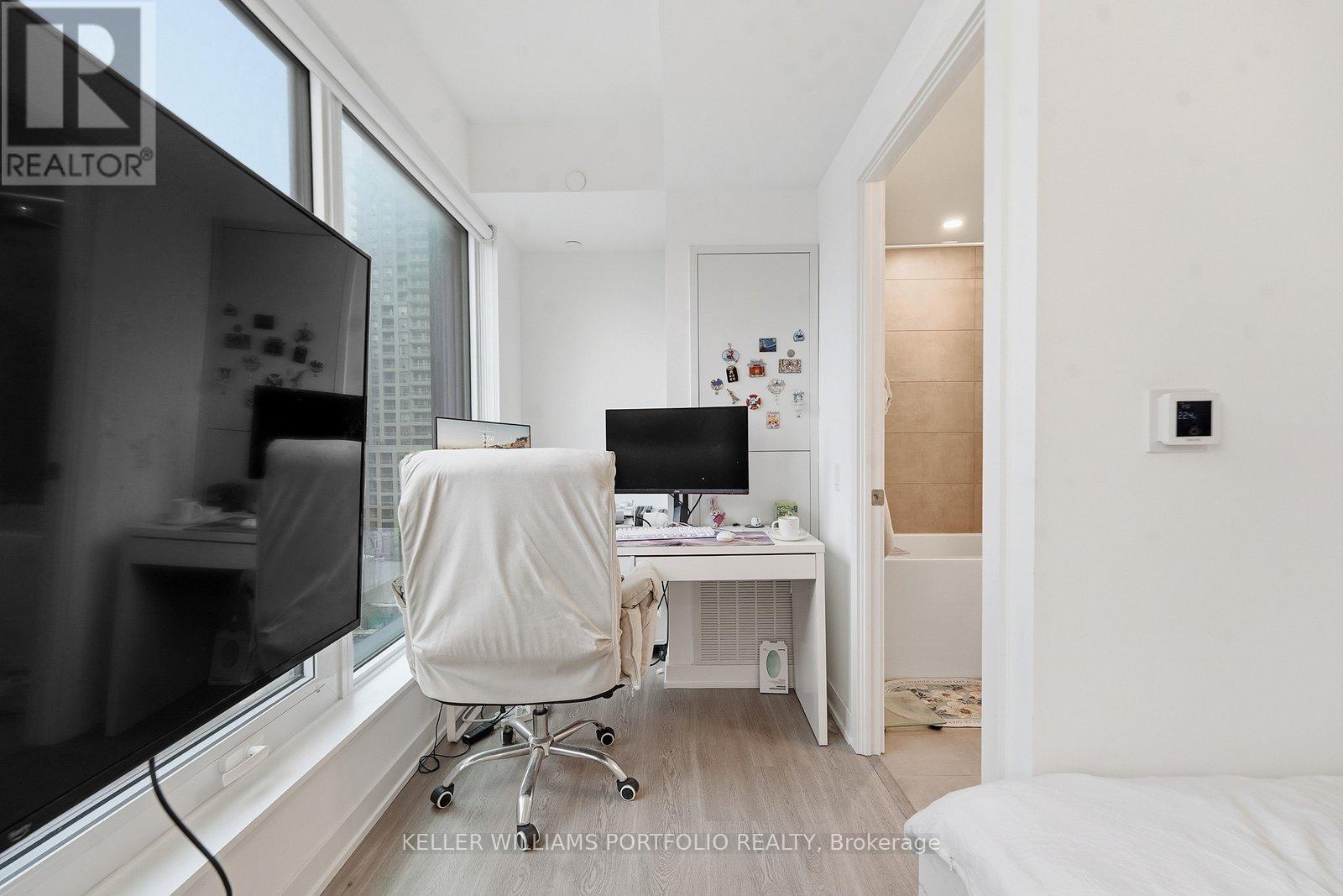 909 - 8 Wellesley Street W, Toronto (Bay Street Corridor), Ontario  M4Y 0J5 - Photo 11 - C12882348