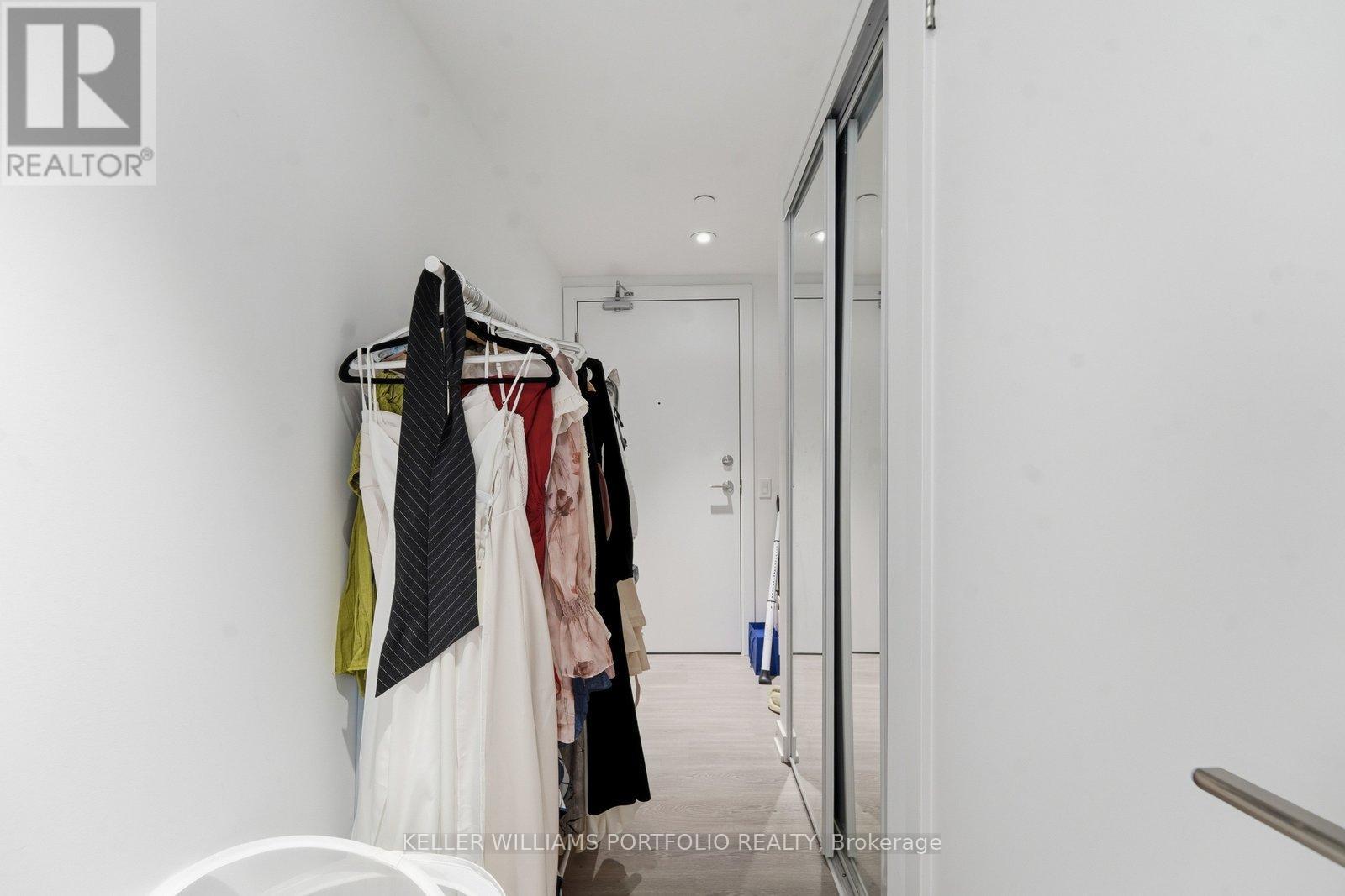 909 - 8 Wellesley Street W, Toronto (Bay Street Corridor), Ontario  M4Y 0J5 - Photo 5 - C12882348