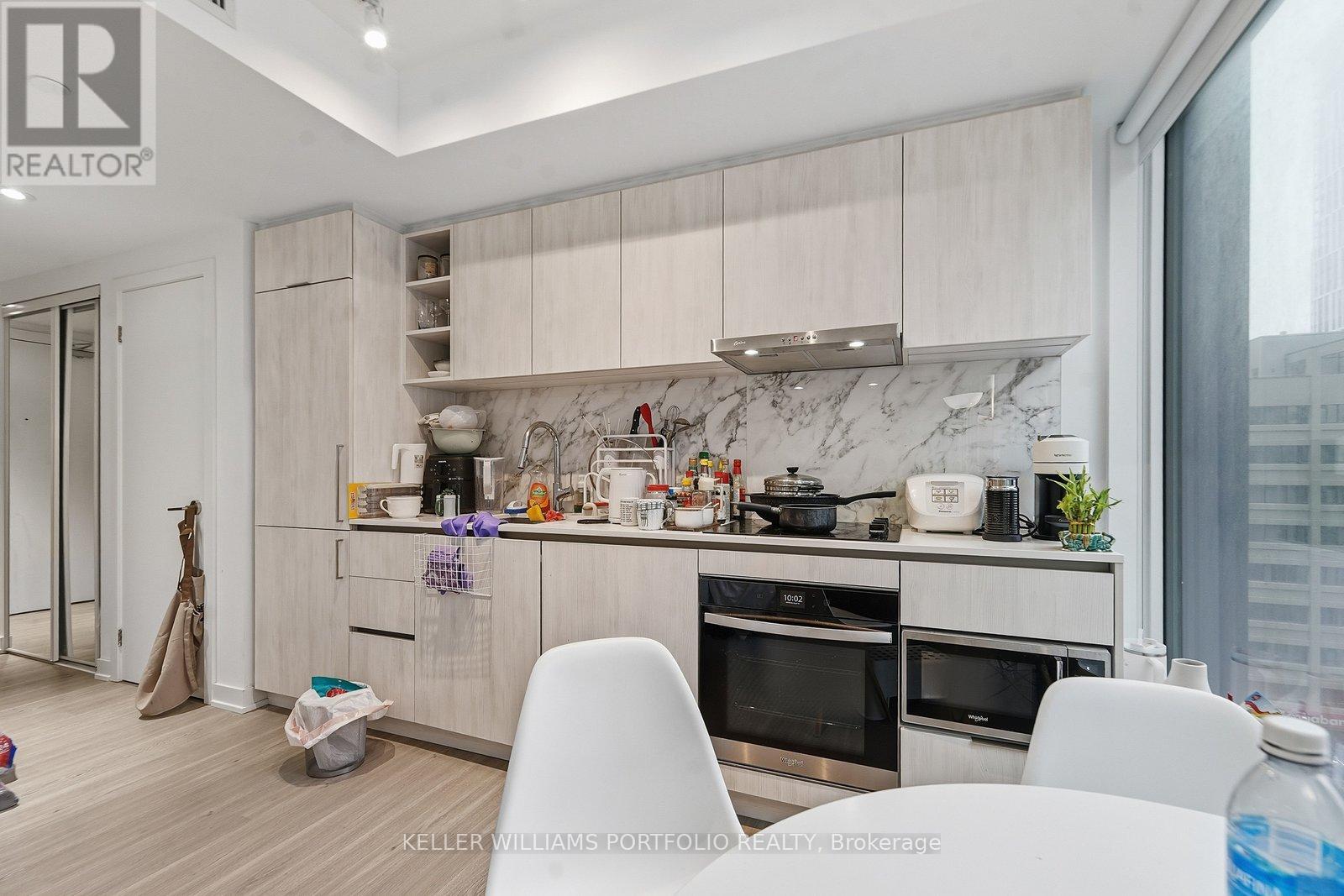 909 - 8 Wellesley Street W, Toronto (Bay Street Corridor), Ontario  M4Y 0J5 - Photo 8 - C12882348