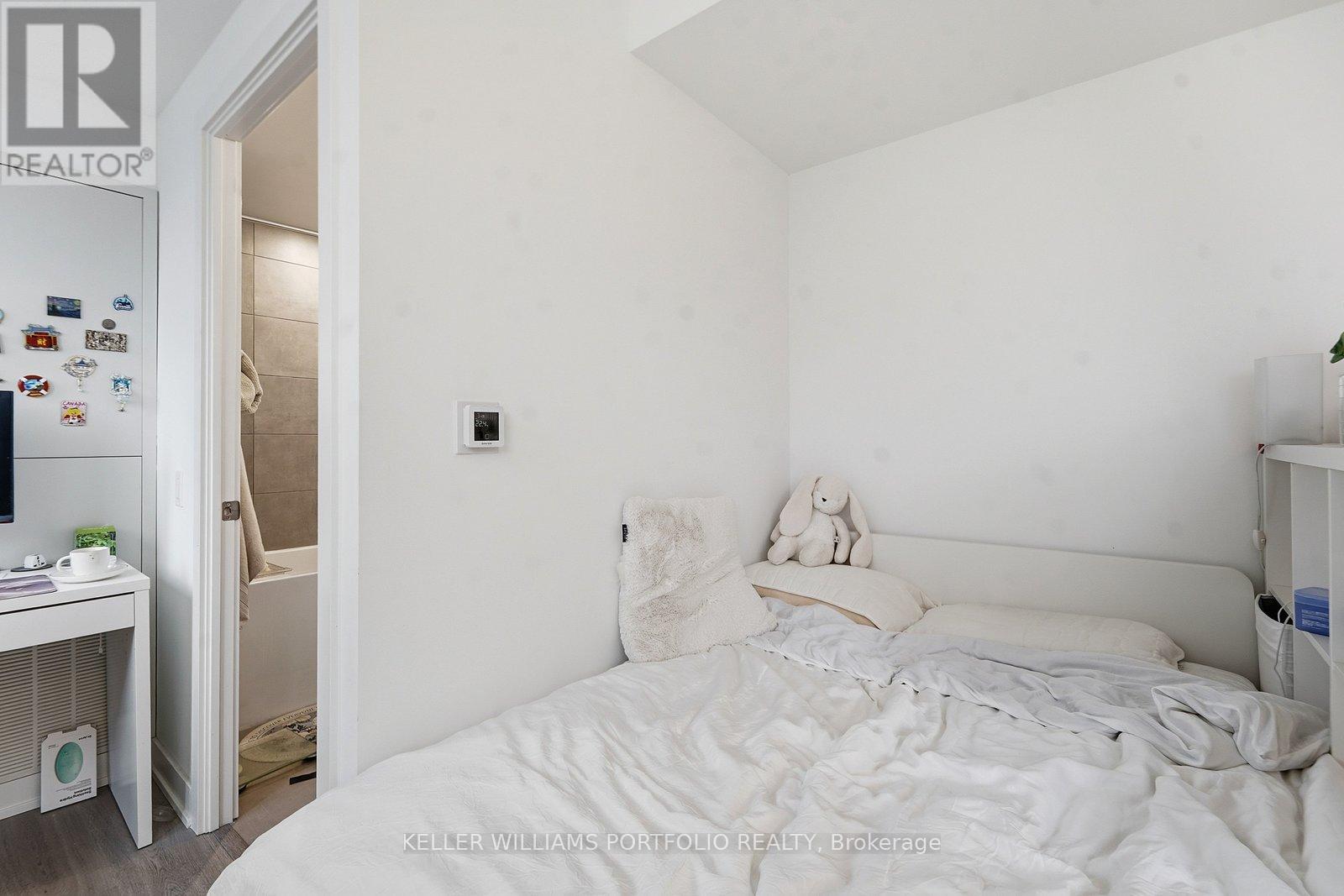 909 - 8 Wellesley Street W, Toronto (Bay Street Corridor), Ontario  M4Y 0J5 - Photo 9 - C12882348