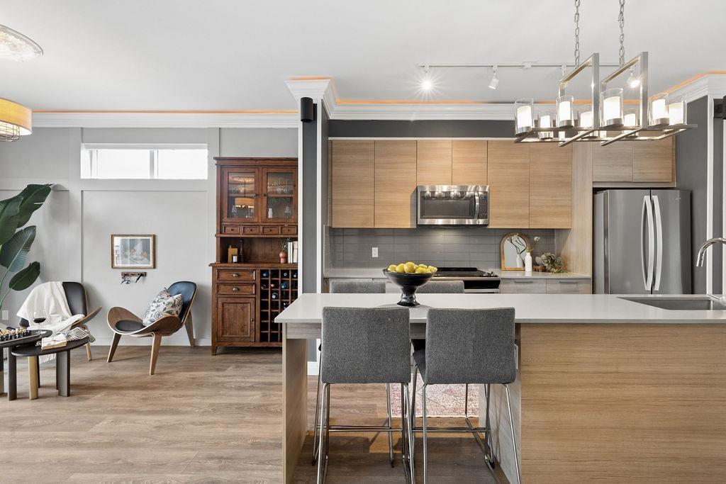 701 18505 LAURENSEN PLACE, langley, British Columbia