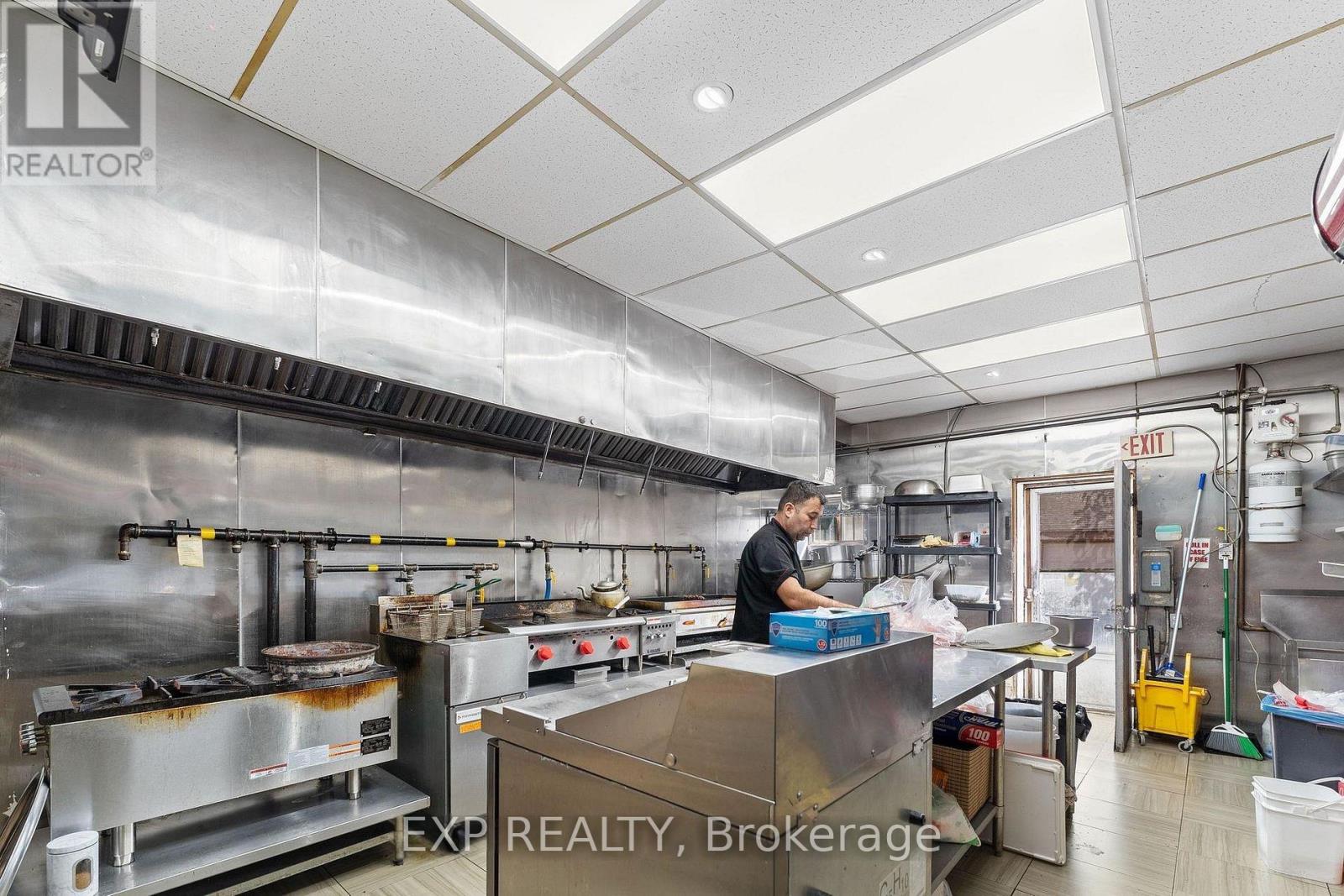 977 O'connor Drive, Toronto (O'connor-Parkview), Ontario  M4B 2T1 - Photo 10 - E12882222