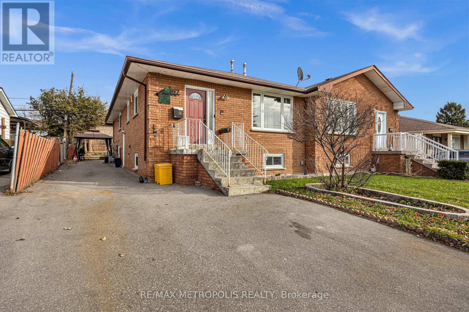 BSMT - 897 LIVERPOOL ROAD, pickering (bay ridges), Ontario