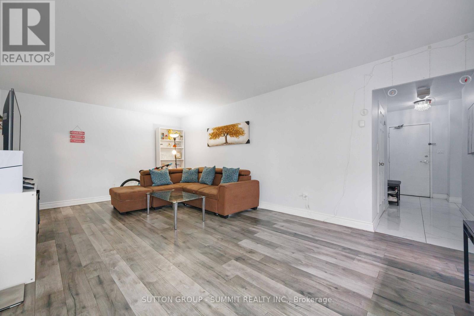 2110 - 5 Massey Square, Toronto (Crescent Town), Ontario  M4C 5L6 - Photo 9 - E12882394