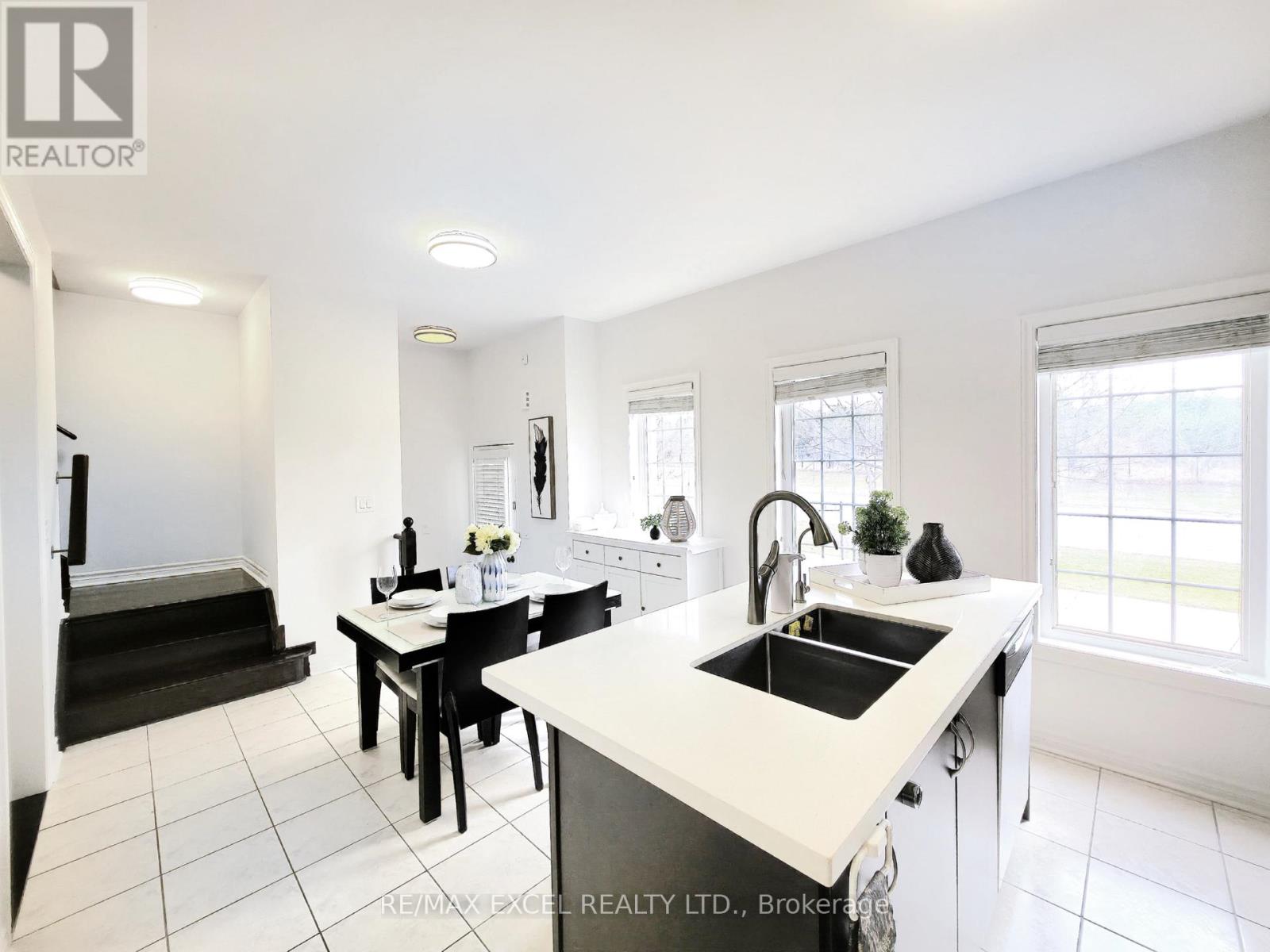 55 Vettese Court, Markham, Ontario  L6B 0V7 - Photo 9 - N12878932