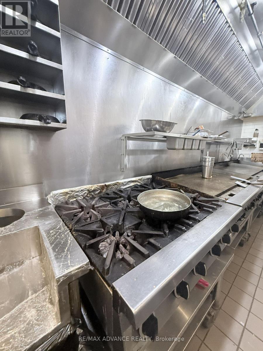 15975 Bayview Avenue, Aurora, Ontario  L4G 0S3 - Photo 16 - N12882192