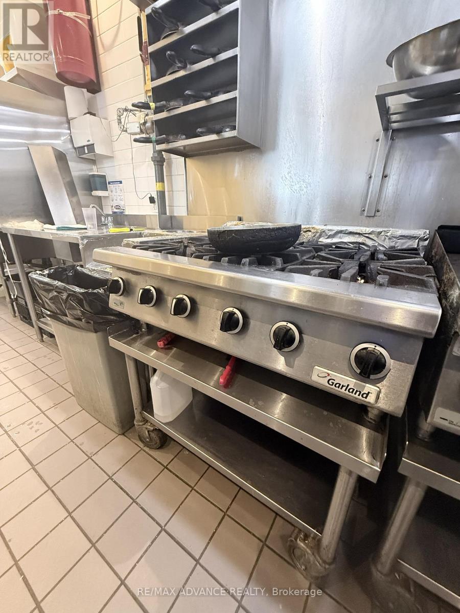 15975 Bayview Avenue, Aurora, Ontario  L4G 0S3 - Photo 17 - N12882192