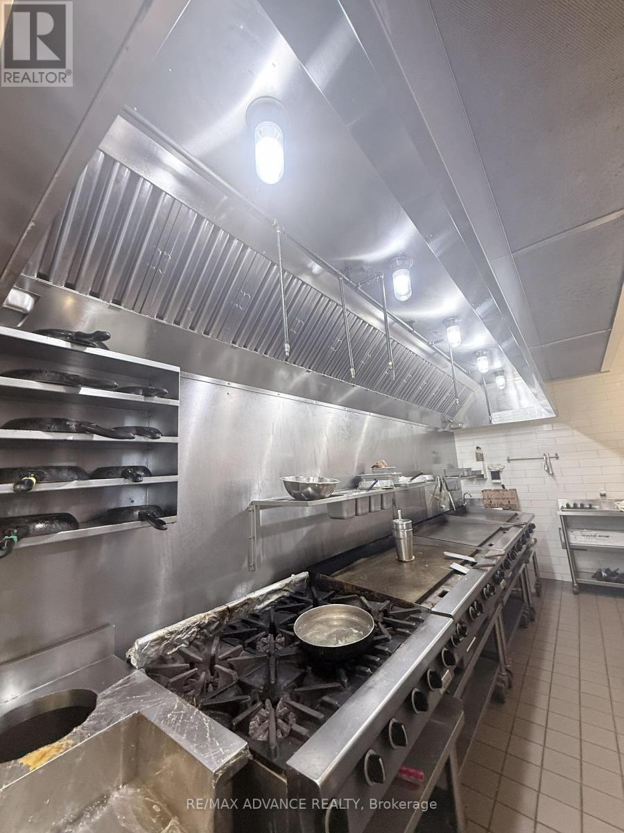 15975 Bayview Avenue, Aurora, Ontario  L4G 0S3 - Photo 19 - N12882192