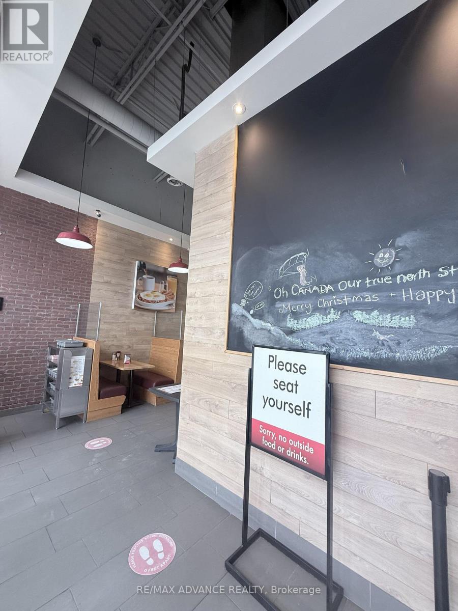 15975 Bayview Avenue, Aurora, Ontario  L4G 0S3 - Photo 2 - N12882192