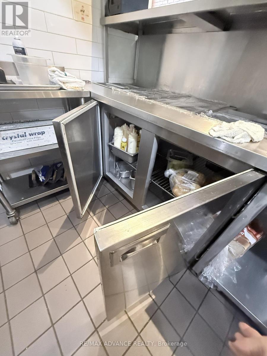 15975 Bayview Avenue, Aurora, Ontario  L4G 0S3 - Photo 21 - N12882192