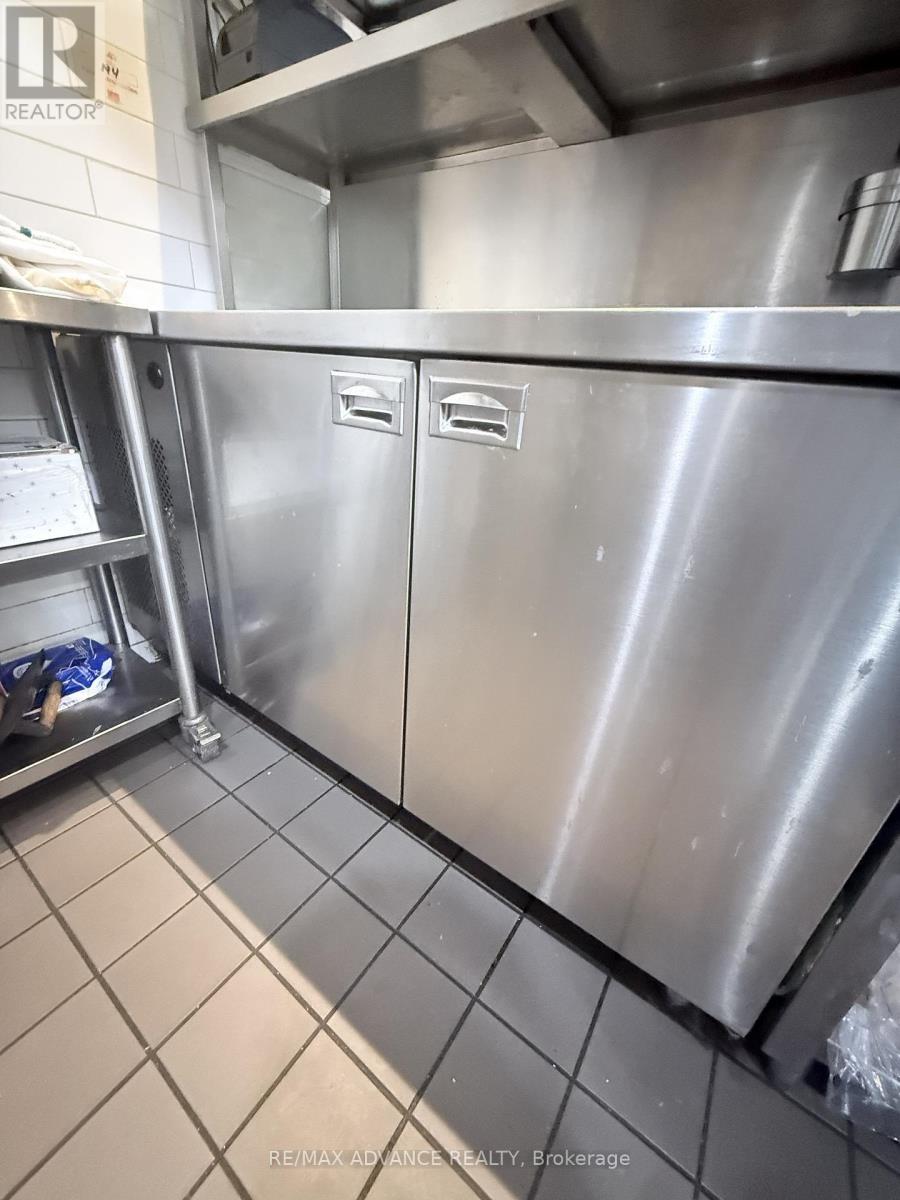 15975 Bayview Avenue, Aurora, Ontario  L4G 0S3 - Photo 22 - N12882192