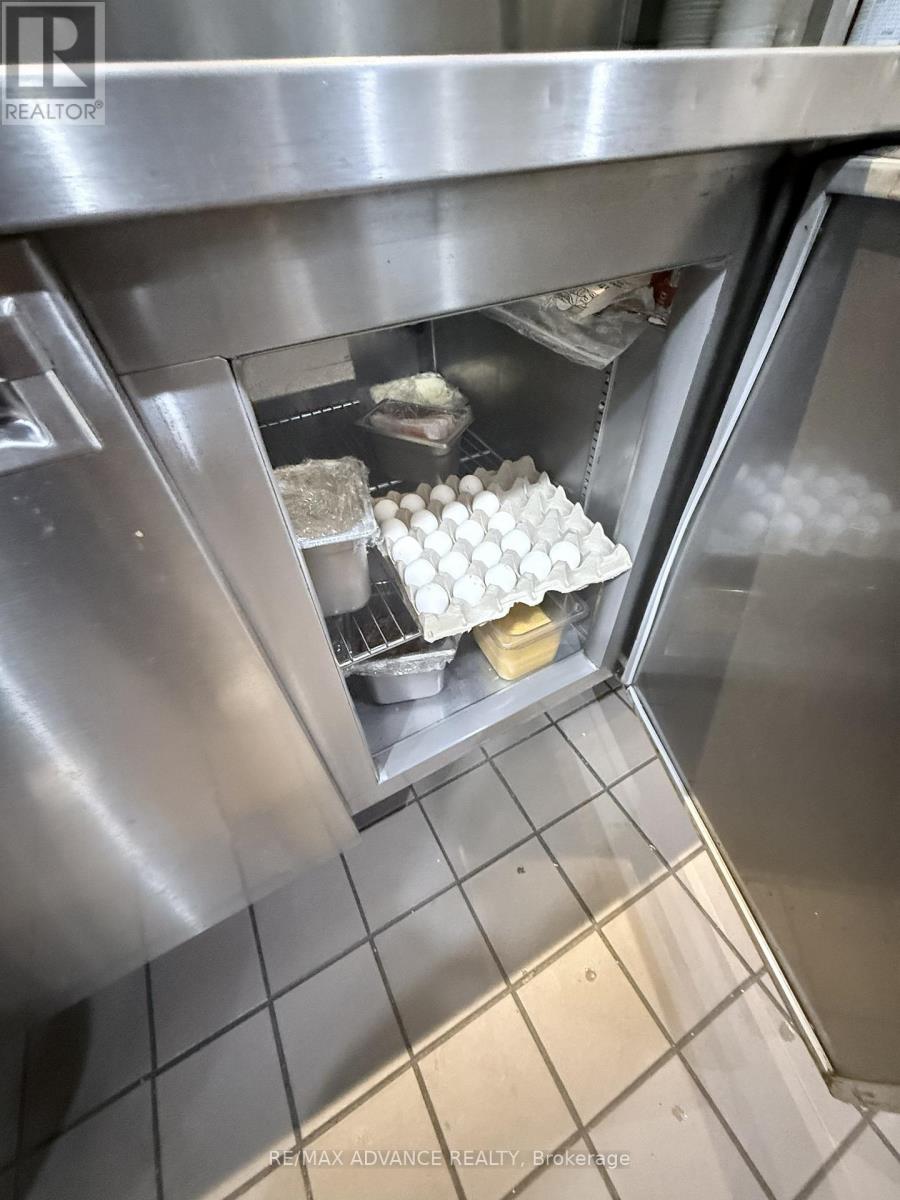 15975 Bayview Avenue, Aurora, Ontario  L4G 0S3 - Photo 23 - N12882192