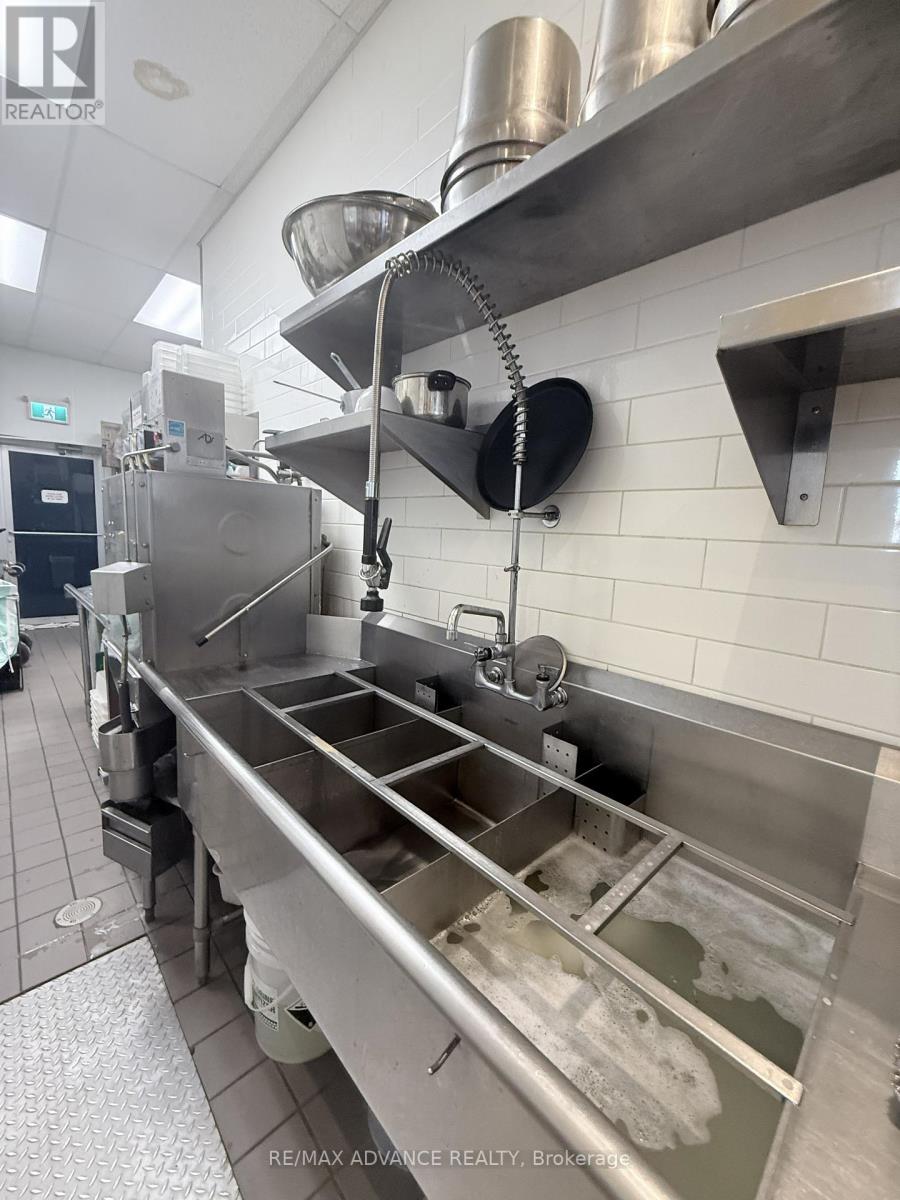 15975 Bayview Avenue, Aurora, Ontario  L4G 0S3 - Photo 25 - N12882192