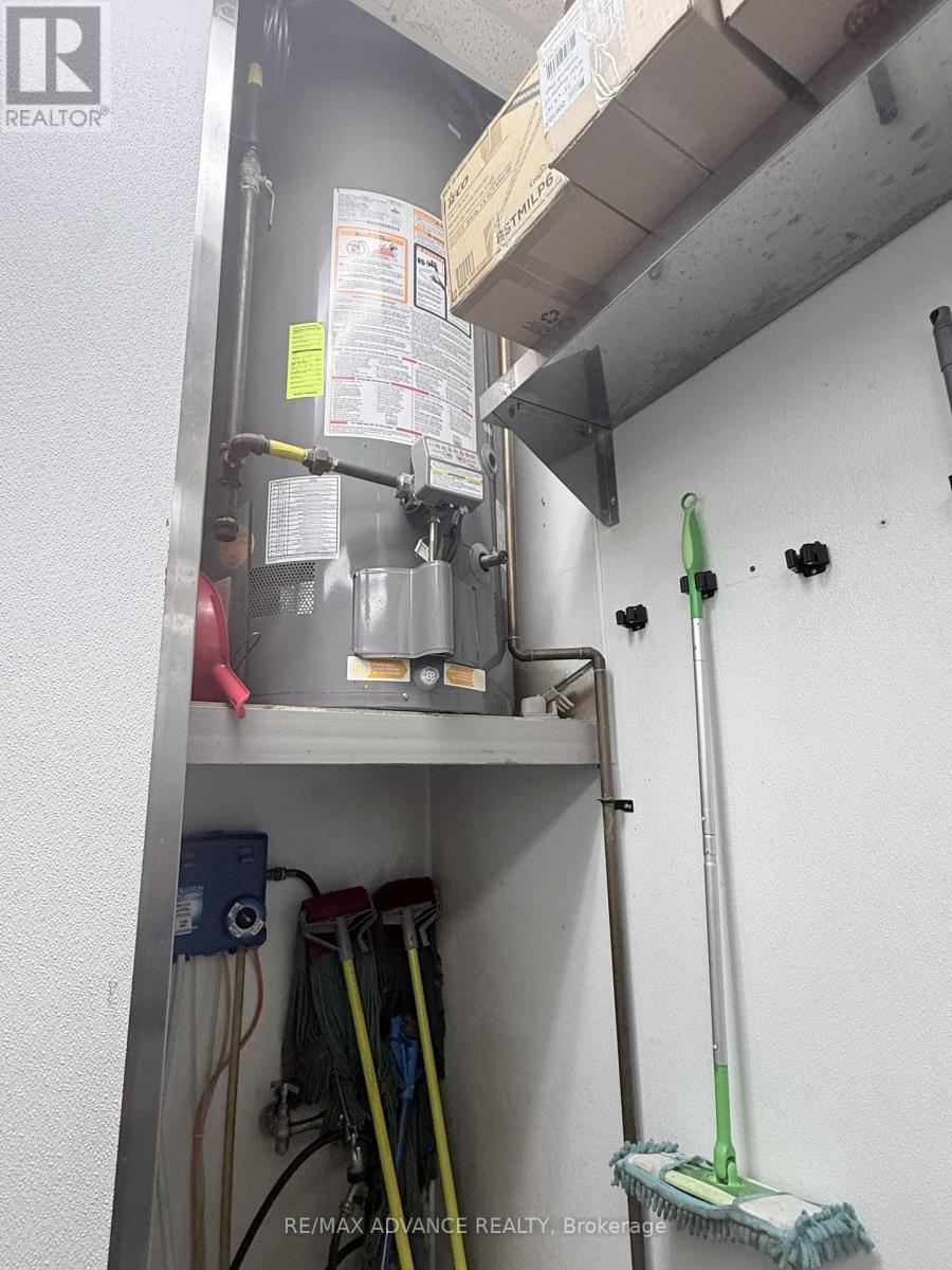 15975 Bayview Avenue, Aurora, Ontario  L4G 0S3 - Photo 28 - N12882192