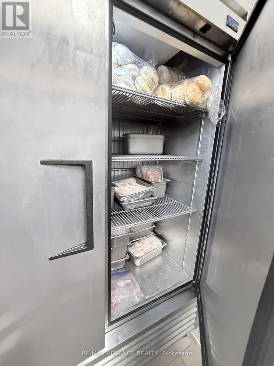 15975 Bayview Avenue, Aurora, Ontario  L4G 0S3 - Photo 31 - N12882192