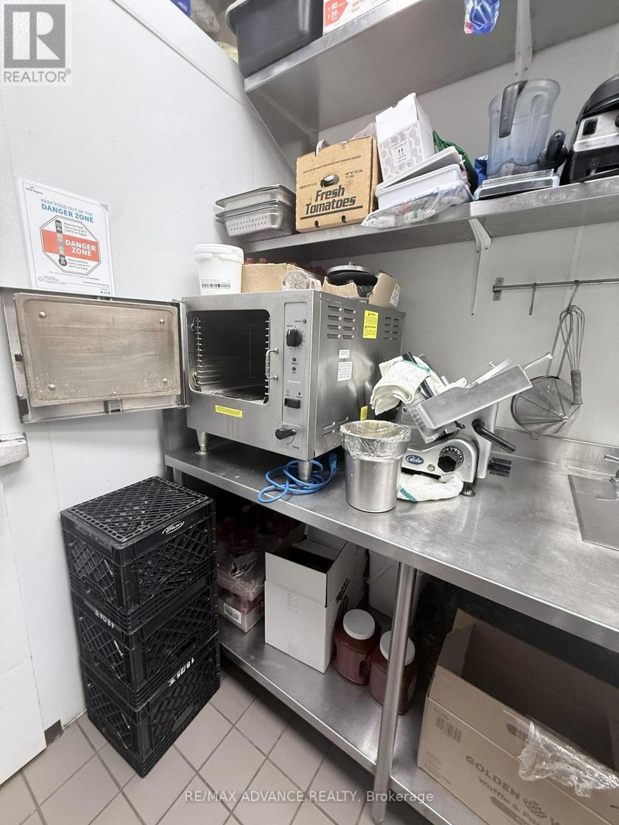 15975 Bayview Avenue, Aurora, Ontario  L4G 0S3 - Photo 32 - N12882192