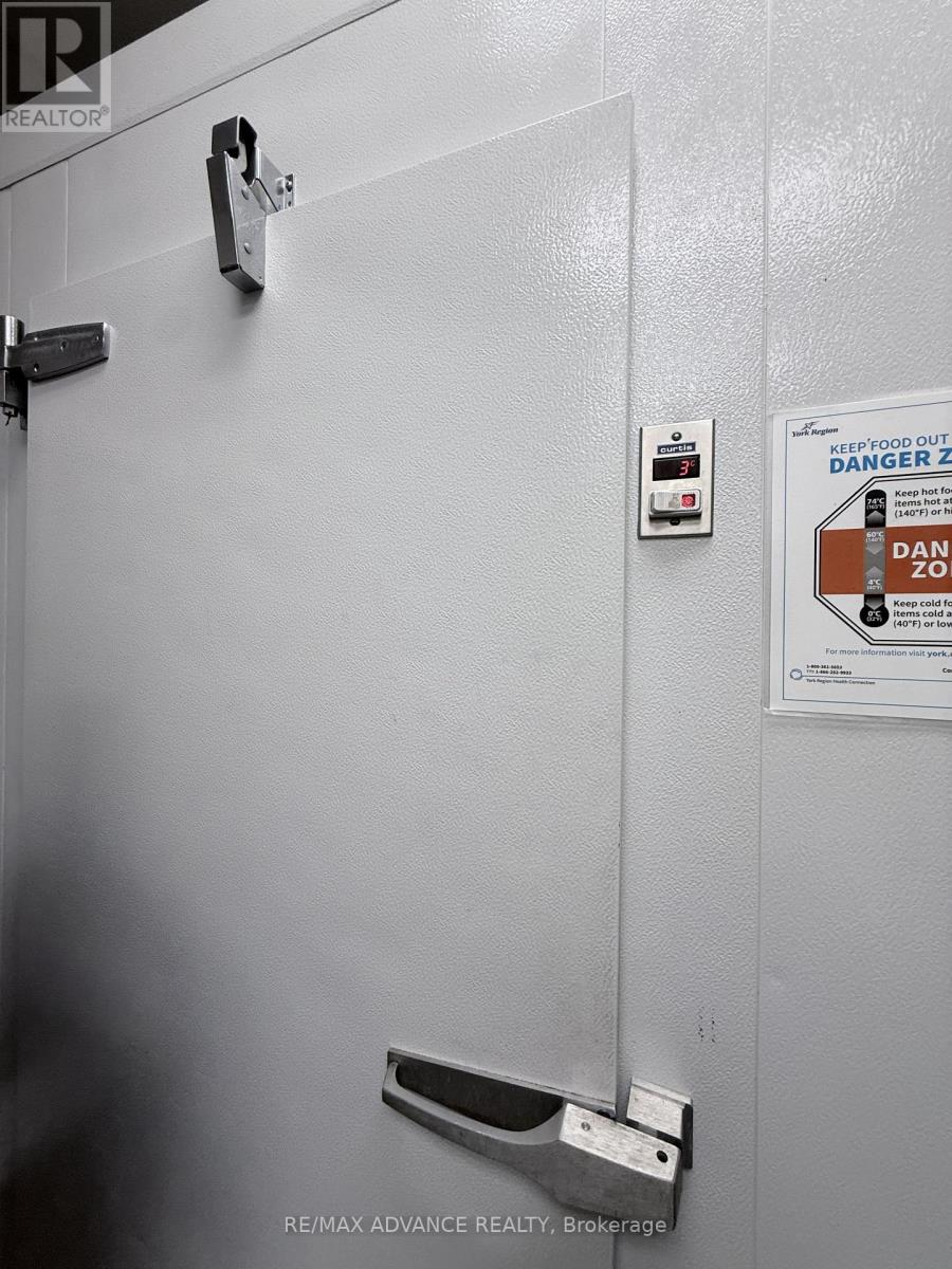 15975 Bayview Avenue, Aurora, Ontario  L4G 0S3 - Photo 35 - N12882192