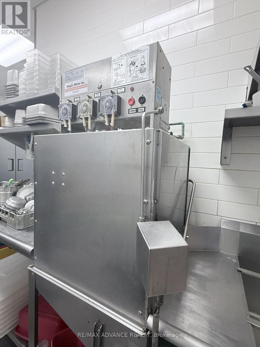 15975 Bayview Avenue, Aurora, Ontario  L4G 0S3 - Photo 36 - N12882192