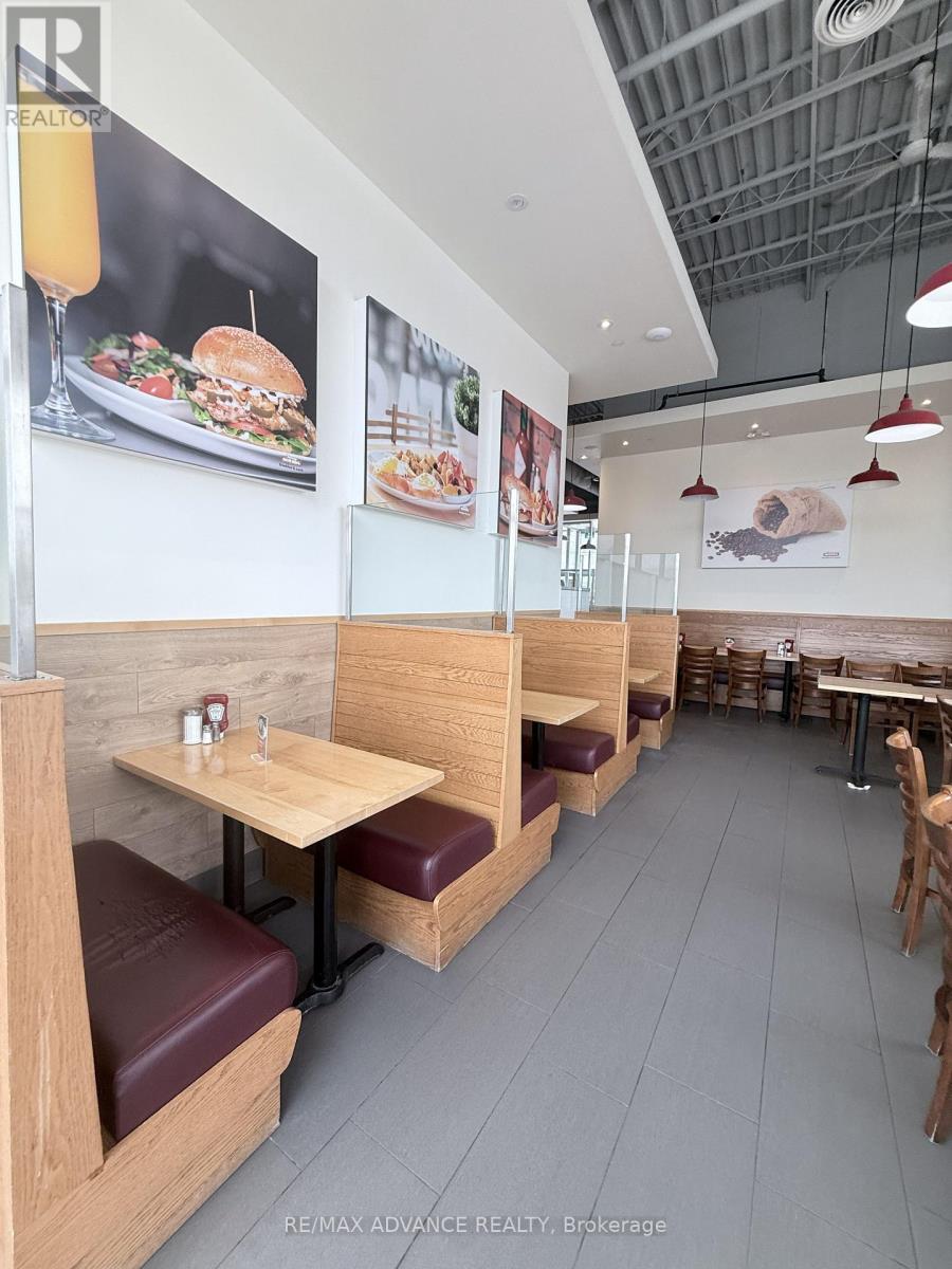 15975 Bayview Avenue, Aurora, Ontario  L4G 0S3 - Photo 6 - N12882192