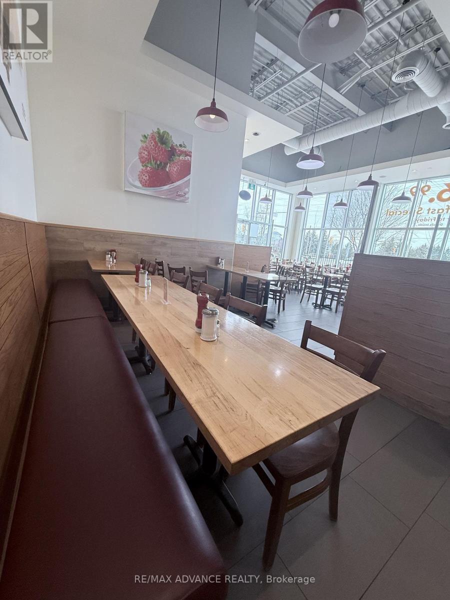 15975 Bayview Avenue, Aurora, Ontario  L4G 0S3 - Photo 9 - N12882192