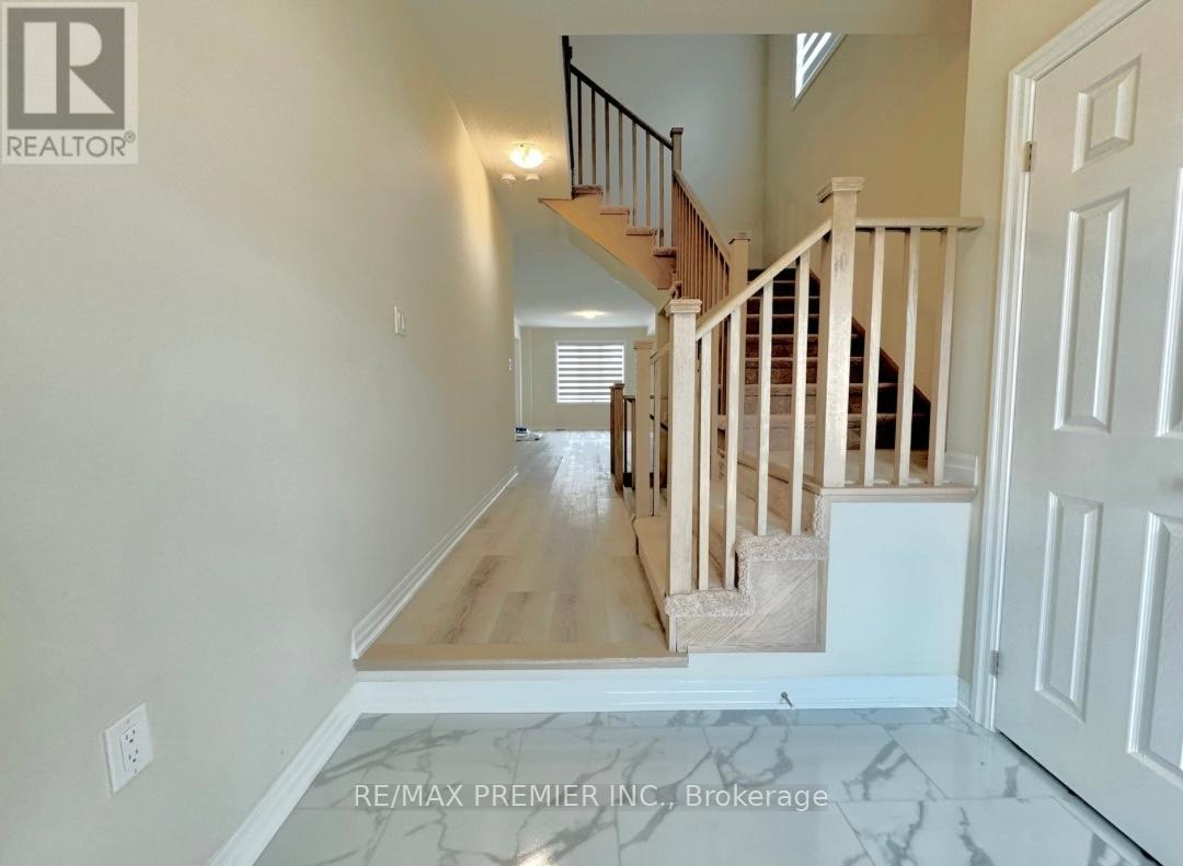 4 Ken Davie Gate, Georgina (Keswick North), Ontario  L4P 3E9 - Photo 5 - N12882218