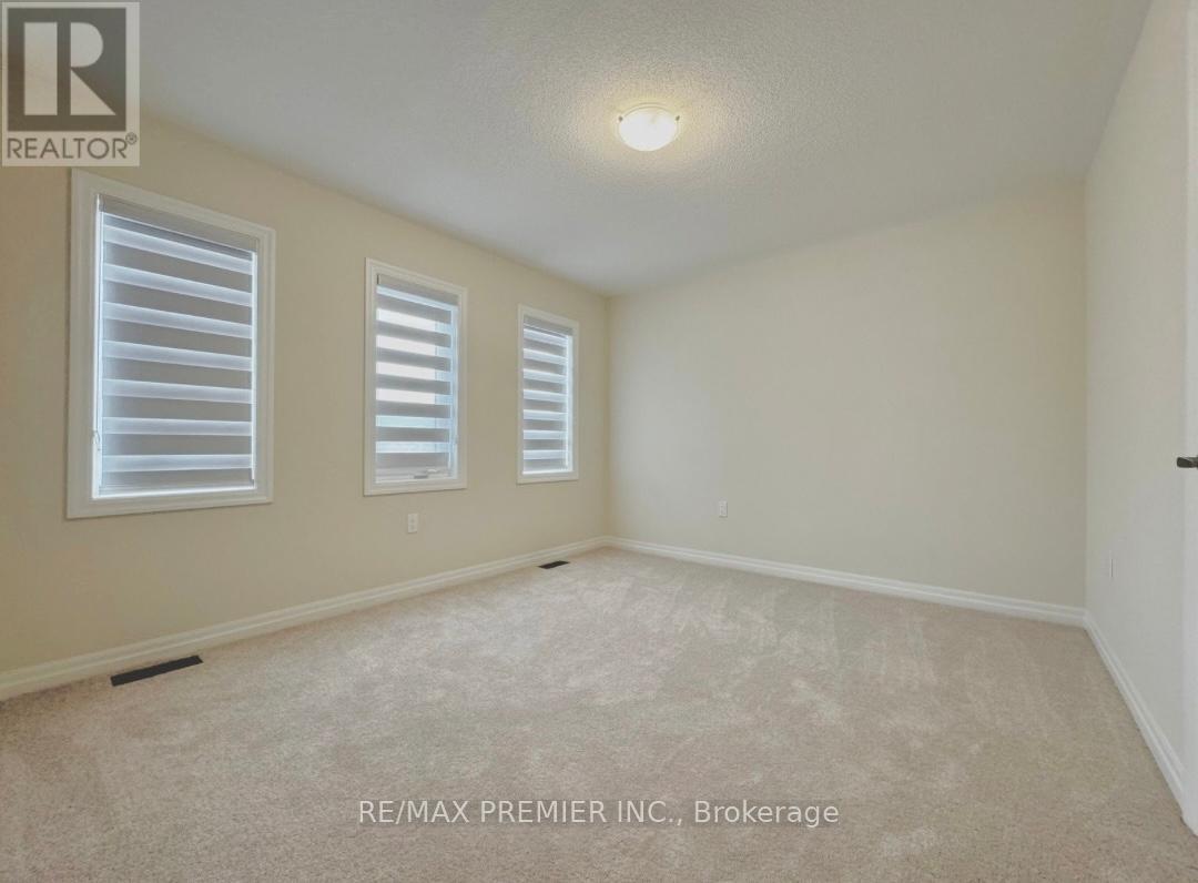 4 Ken Davie Gate, Georgina (Keswick North), Ontario  L4P 3E9 - Photo 7 - N12882218