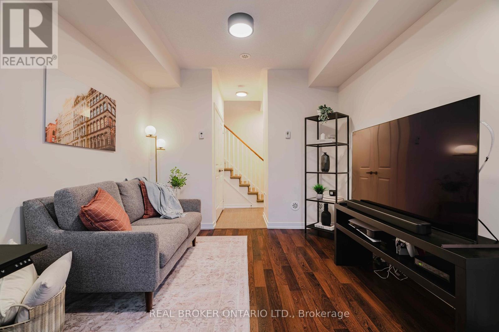 160 Glad Park Avenue, Whitchurch-Stouffville (Stouffville), Ontario  L4A 1X1 - Photo 5 - N12882270