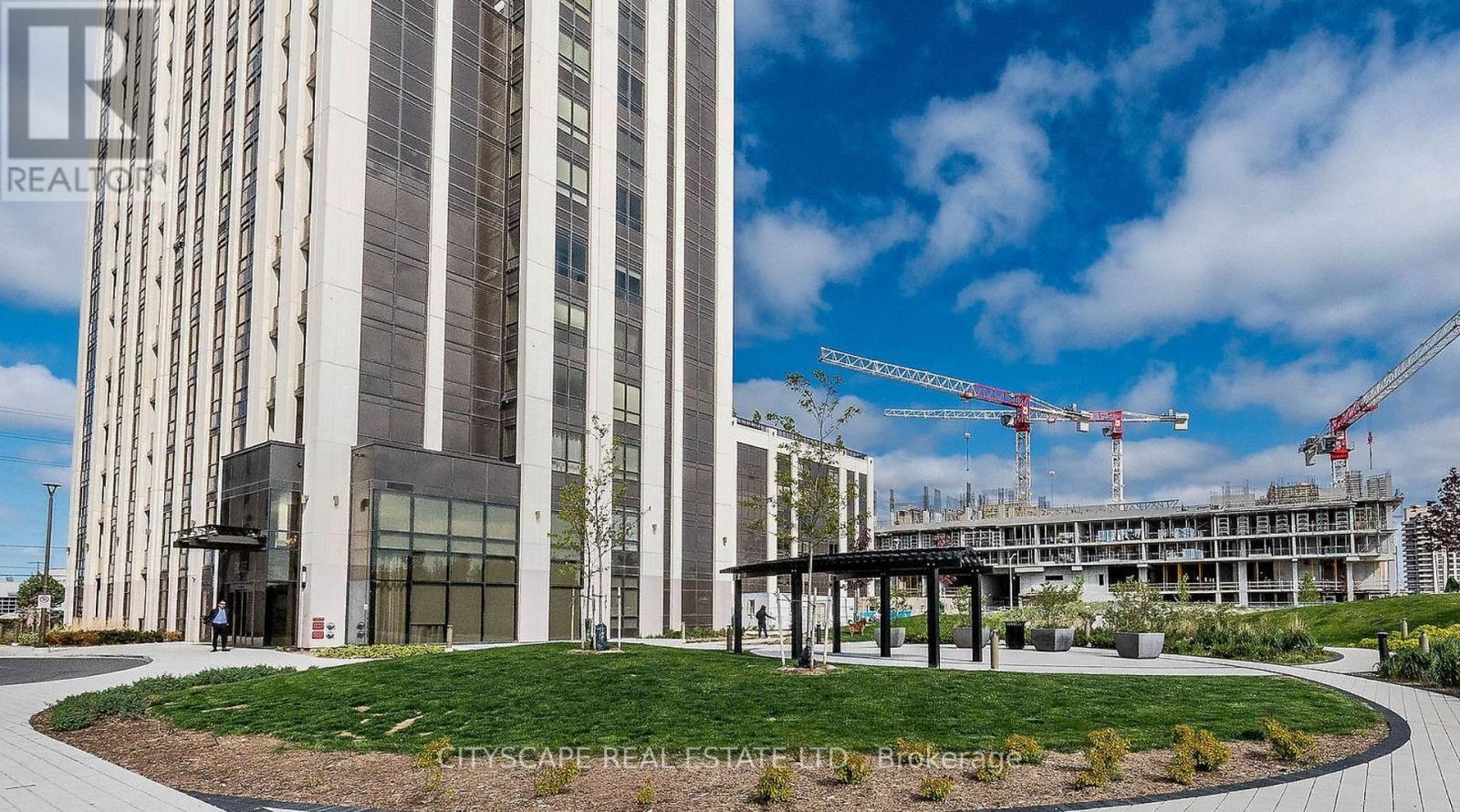 320 - 9085 Jane Street, Vaughan (Concord), Ontario  L4K 0L8 - Photo 2 - N12882272