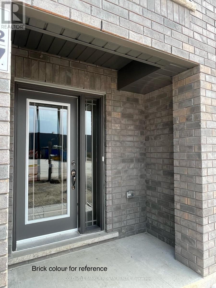 5 Elgin Court, Bradford West Gwillimbury (Bradford), Ontario  L3Z 4R1 - Photo 2 - N12882284