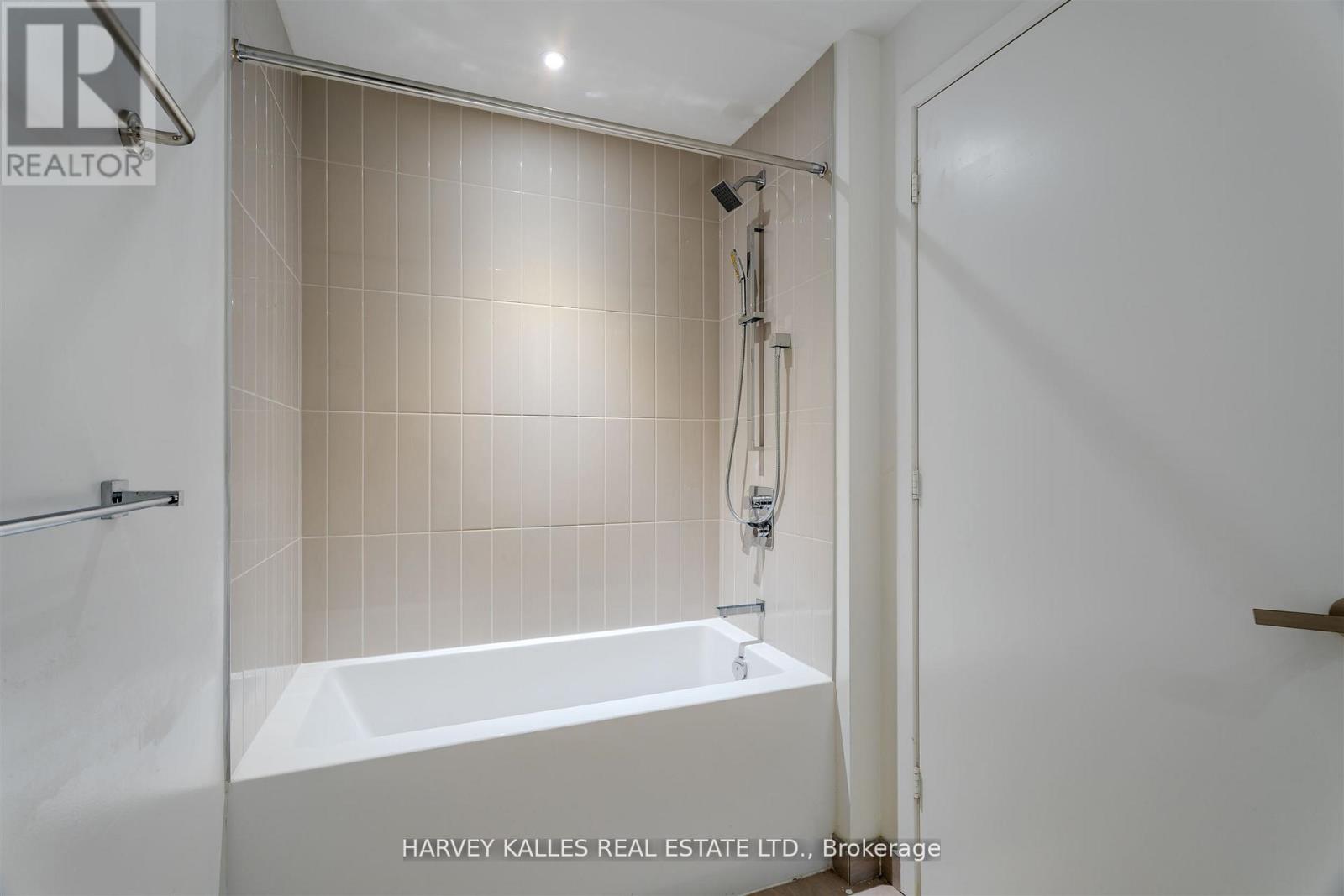 5211 - 3900 Confederation Parkway, Mississauga (City Centre), Ontario  L5B 0M3 - Photo 19 - W12882178