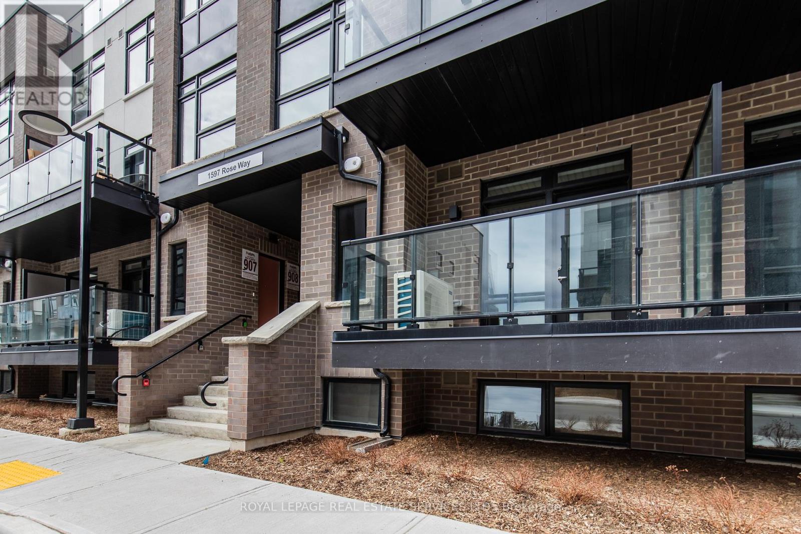 112 - 1597 Rose Way, Milton, Ontario  L9E 1N4 - Photo 5 - W12882216