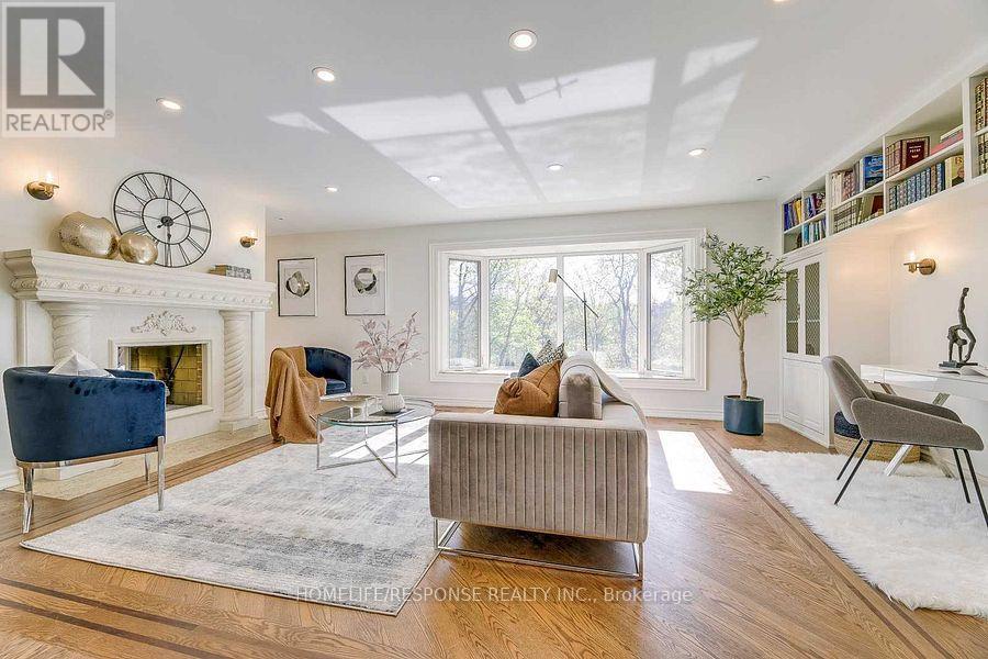 3640 Burnbrae Drive, Mississauga, Ontario  L5C 2N7 - Photo 5 - W12882236