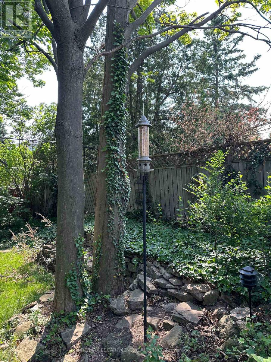 2036 Mountainside Drive, Burlington, Ontario  L7P 1A7 - Photo 46 - W12882250