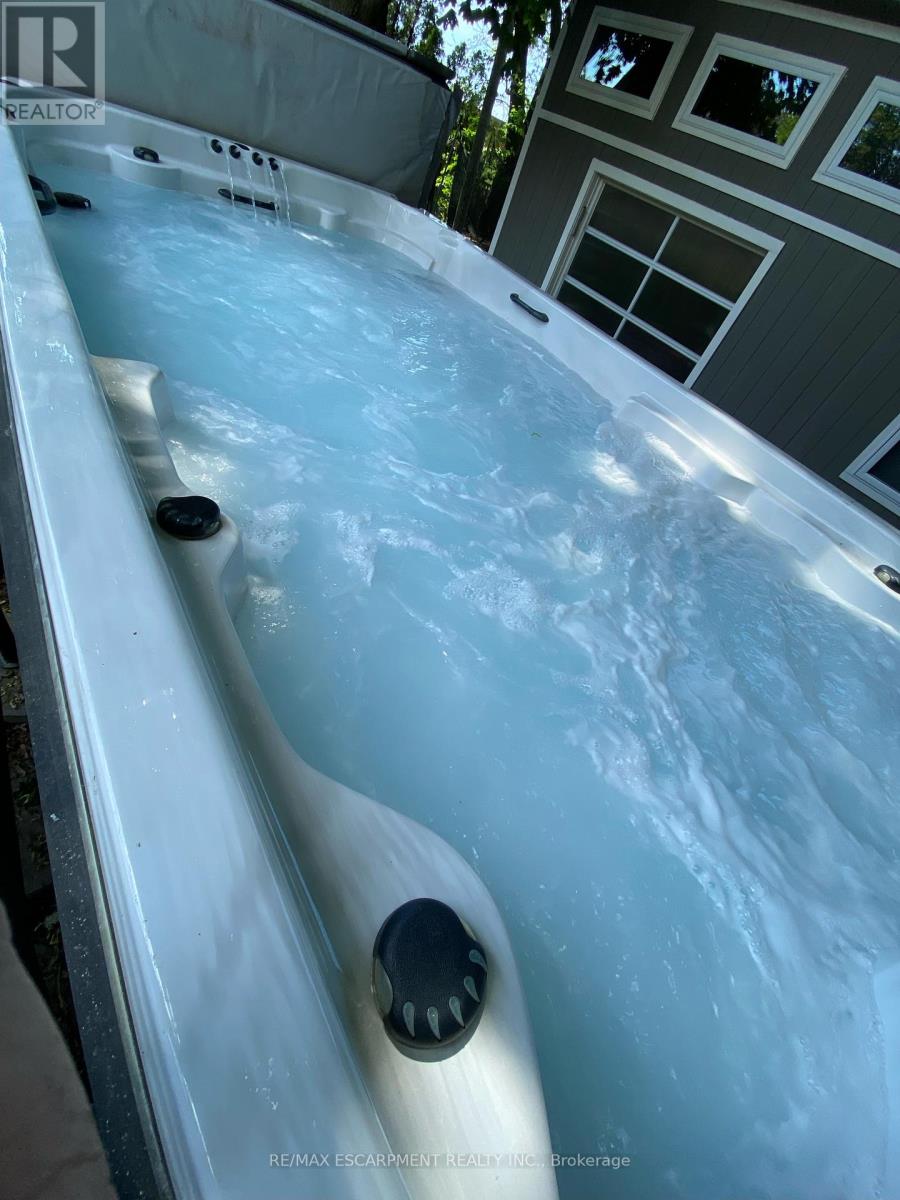 2036 Mountainside Drive, Burlington, Ontario  L7P 1A7 - Photo 48 - W12882250