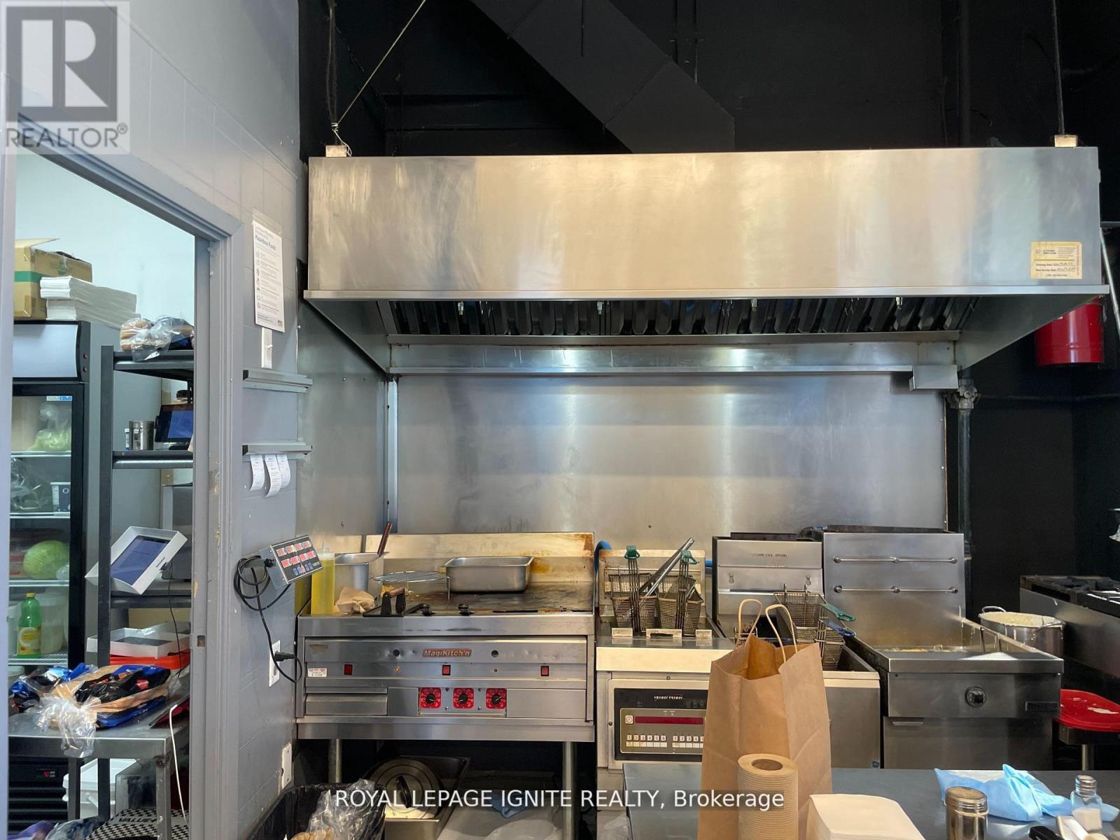 3 - 17 Queen Street, Mississauga (Streetsville), Ontario  L5N 6A1 - Photo 4 - W12882260