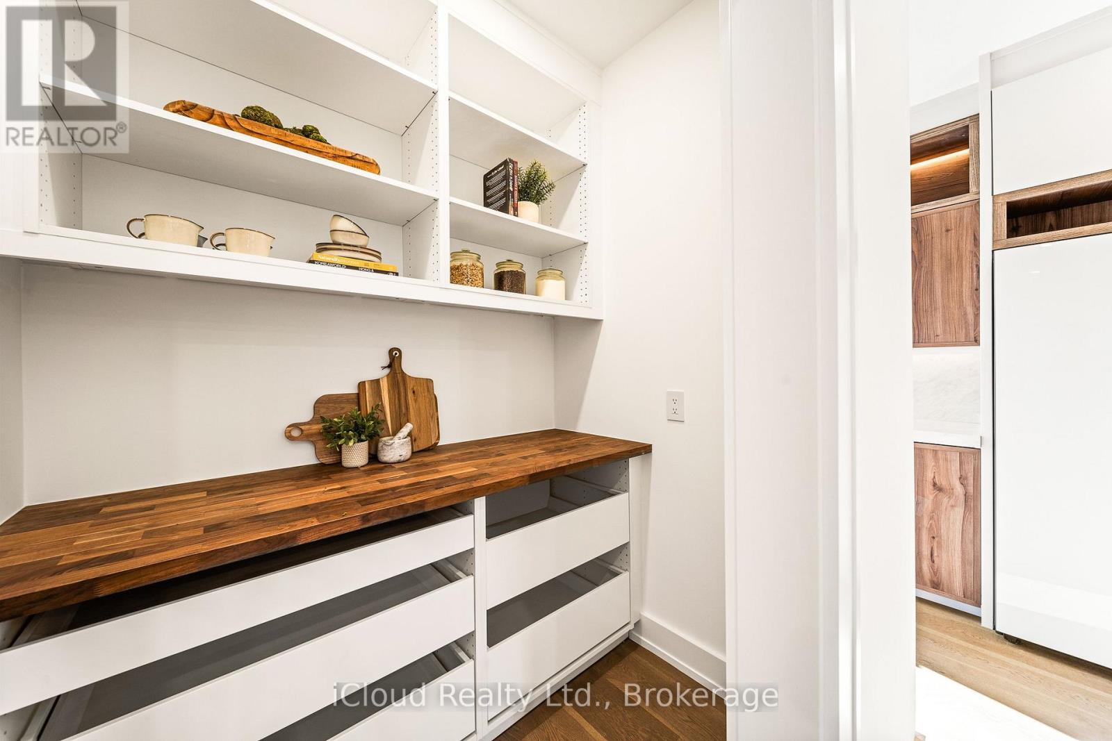 1140 Ogden Avenue, Mississauga, Ontario  L5E 2G9 - Photo 12 - W12882312