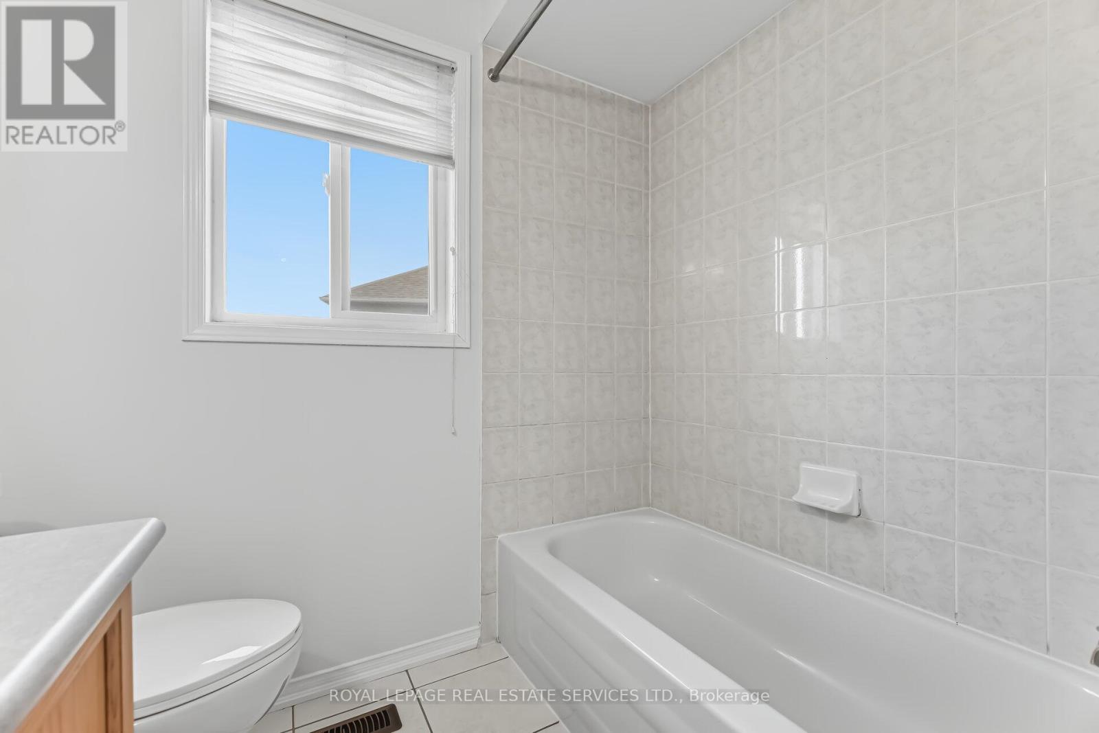 20 Dells Crescent, Brampton, Ontario  L7A 2K4 - Photo 10 - W12882376