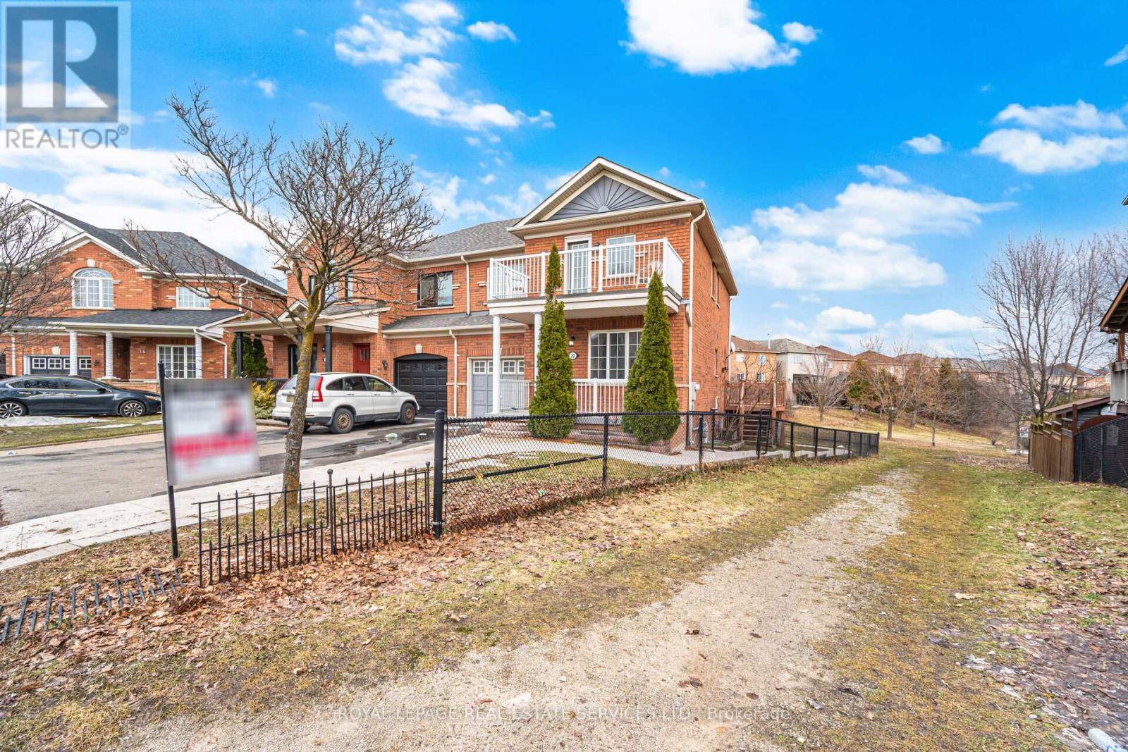 20 Dells Crescent, Brampton, Ontario  L7A 2K4 - Photo 4 - W12882376