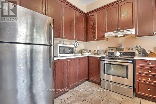 33 Chetholme Place, Halton Hills (Georgetown), Ontario  L7G 0B5 - Photo 13 - W12882392