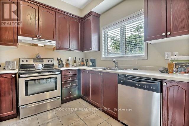 33 Chetholme Place, Halton Hills (Georgetown), Ontario  L7G 0B5 - Photo 16 - W12882392