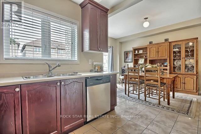 33 Chetholme Place, Halton Hills (Georgetown), Ontario  L7G 0B5 - Photo 17 - W12882392