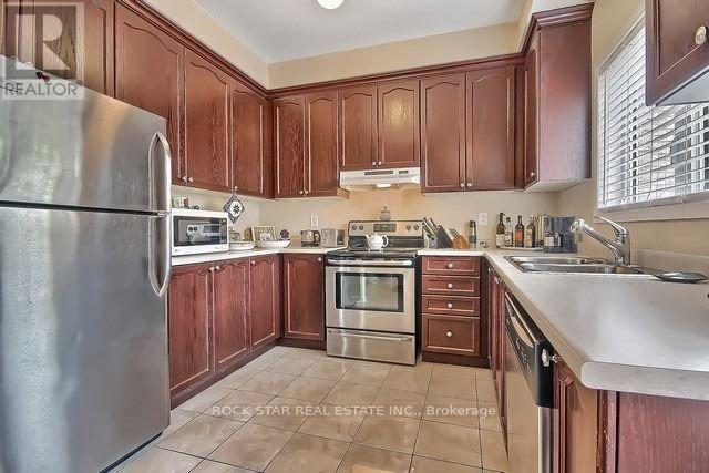 33 Chetholme Place, Halton Hills (Georgetown), Ontario  L7G 0B5 - Photo 4 - W12882392