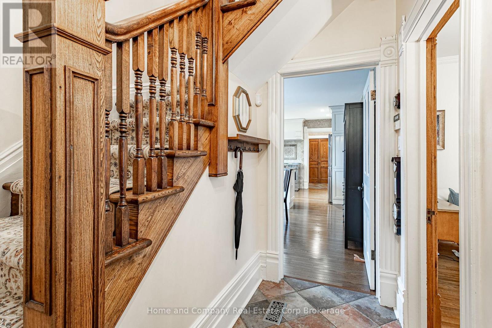 191 Cobourg Street, Stratford, Ontario  N5A 3E9 - Photo 3 - X12879678