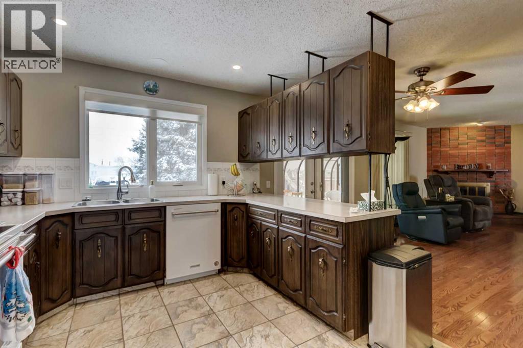 703 Memorial Avenue, Vulcan, Alberta  T0L 2B0 - Photo 12 - A2293238