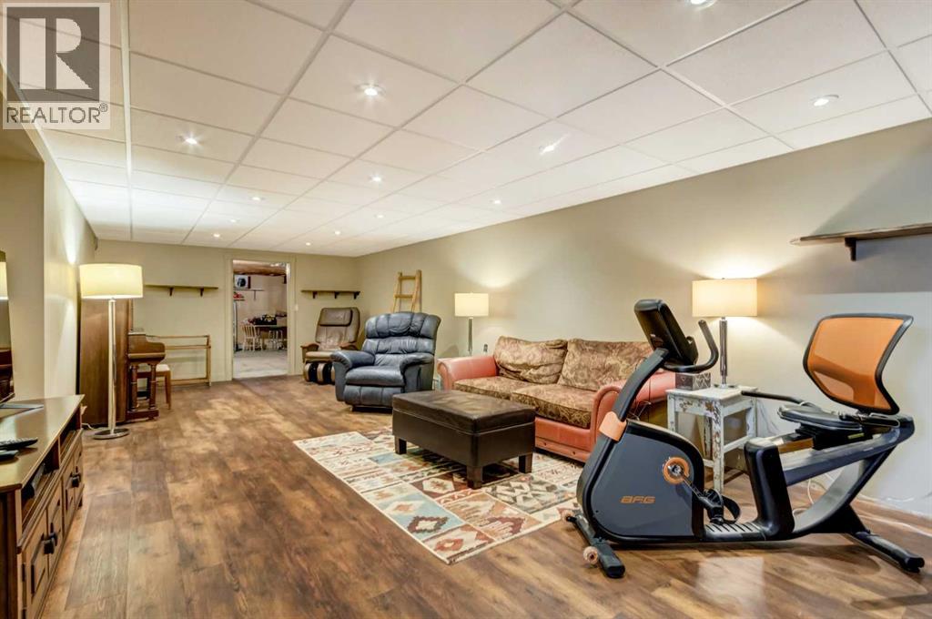 703 Memorial Avenue, Vulcan, Alberta  T0L 2B0 - Photo 27 - A2293238