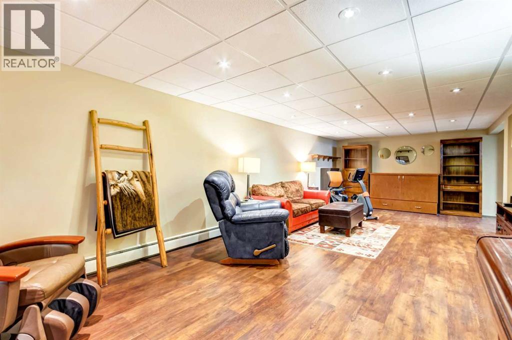 703 Memorial Avenue, Vulcan, Alberta  T0L 2B0 - Photo 30 - A2293238