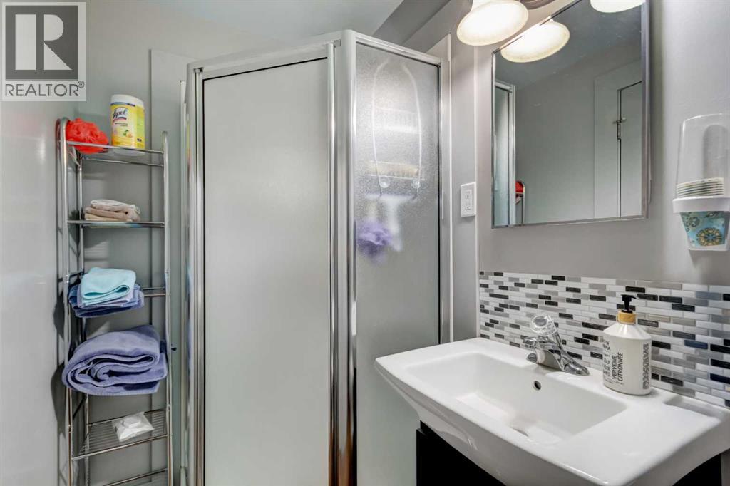 703 Memorial Avenue, Vulcan, Alberta  T0L 2B0 - Photo 32 - A2293238