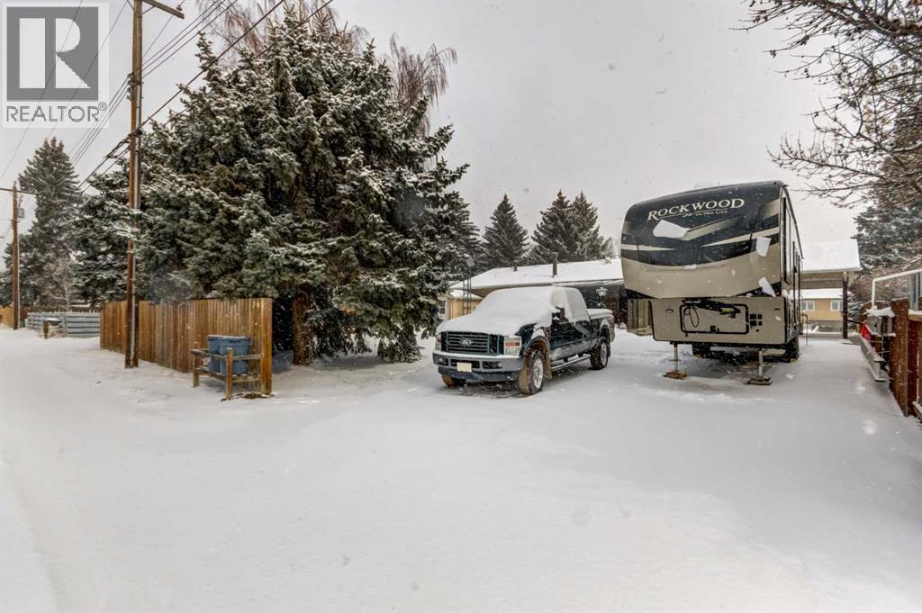 703 Memorial Avenue, Vulcan, Alberta  T0L 2B0 - Photo 35 - A2293238