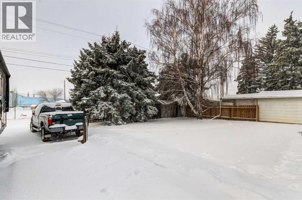 703 Memorial Avenue, Vulcan, Alberta  T0L 2B0 - Photo 36 - A2293238