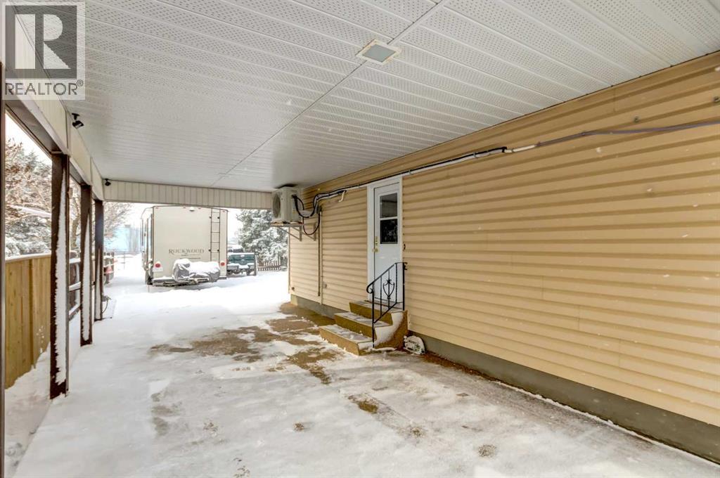 703 Memorial Avenue, Vulcan, Alberta  T0L 2B0 - Photo 37 - A2293238